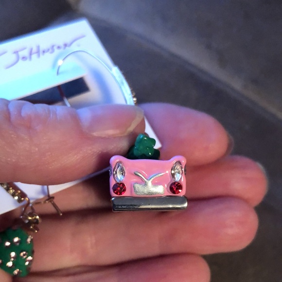 NWT Betsey Johnson Pink Santa Car Earrings Mix-Matched Rhinestones & Faux Pearl - Picture 13 of 17